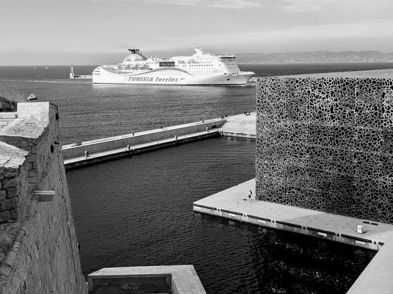 Du Cote Du Vieux Port & Mucem - Central Марсилия Екстериор снимка